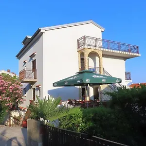 Apartment Kamelija, Malinska